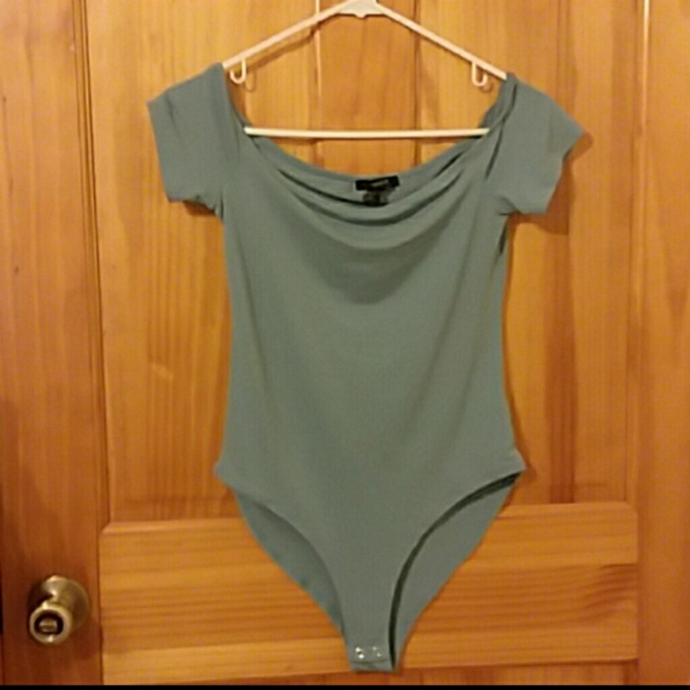 Forever 21 Bodysuit short sleeve green with snaps in between the legs - Picture 1 of 4